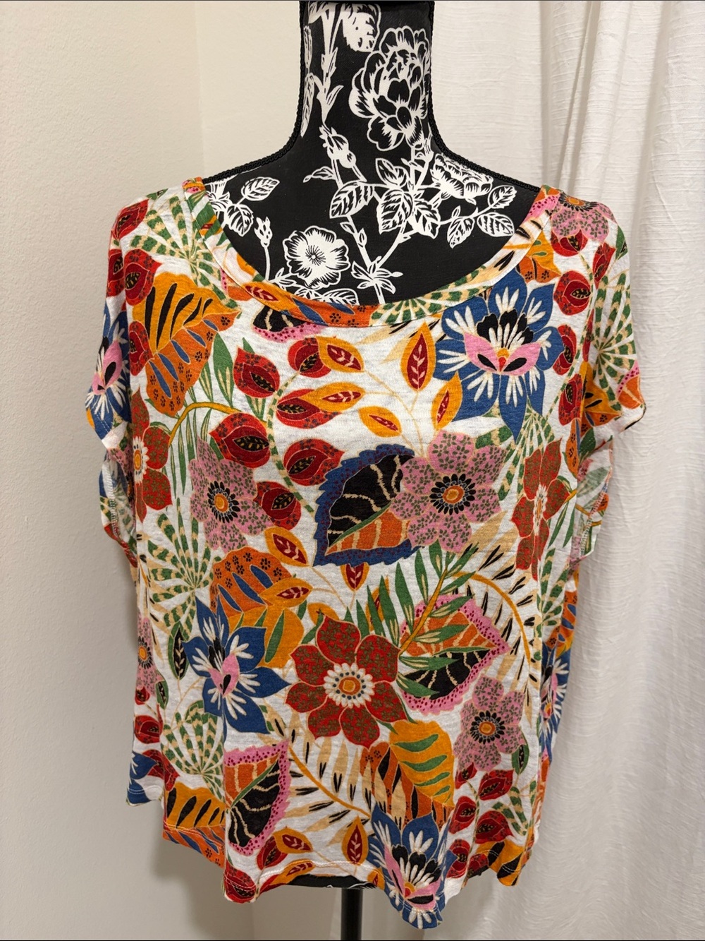 C&C California Linen Multicolor Floral Scoop Neck Short Sleeve Top
